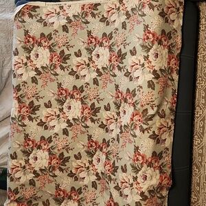 Waverly Vintage Floral Fabric Sage Green & Red 122"x55", 3.38 Yards